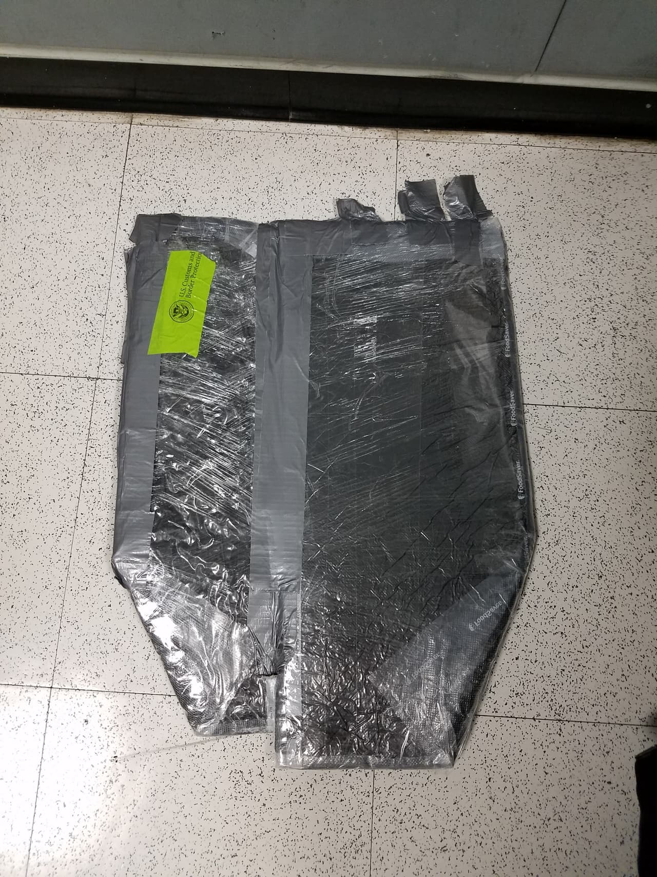 Cocaína encontrada en maleta.