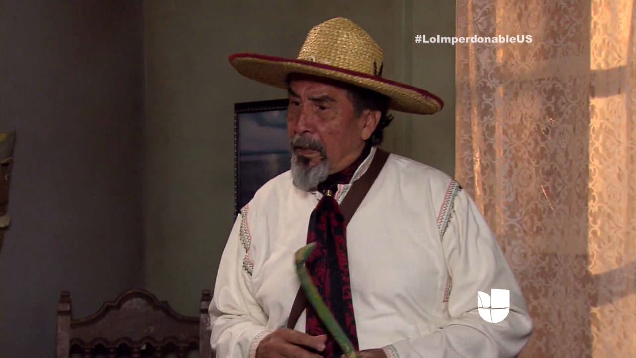 Don Crescencio buscó a Martín para rogar por el perdón para su nieto Manuel.