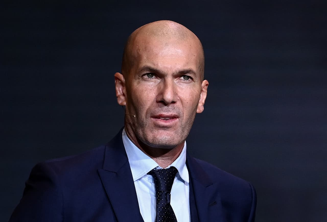 Gobierno francés pide revisar a fondo maltrato a Zinedine Zidane
