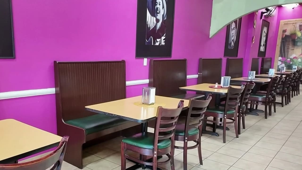 “Yo vivo del inmigrante”: María lucha por mantener vivo su negocio de años ante crisis de restaurantes hispanos en Texas