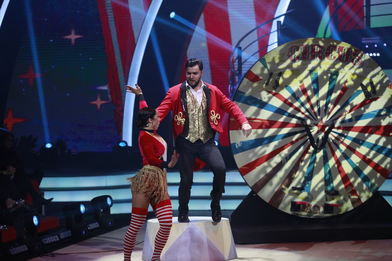 En esta nueva coreografía, Paul debió bailar 
<a href="https://www.univision.com/shows/mira-quien-baila/mira-el-mal-paso-que-lesiono-a-paul-stanley-al-bailar-im-just-a-gigolo-video" target="_blank">'I'm Just a Gigolo'</a>.