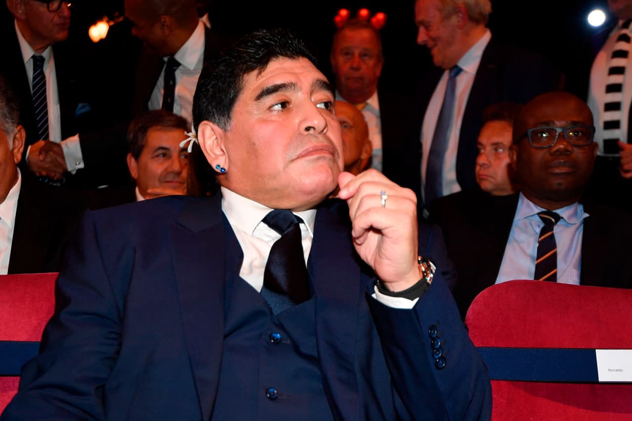 Maradona haría cualquier cosa por volver al fútbol