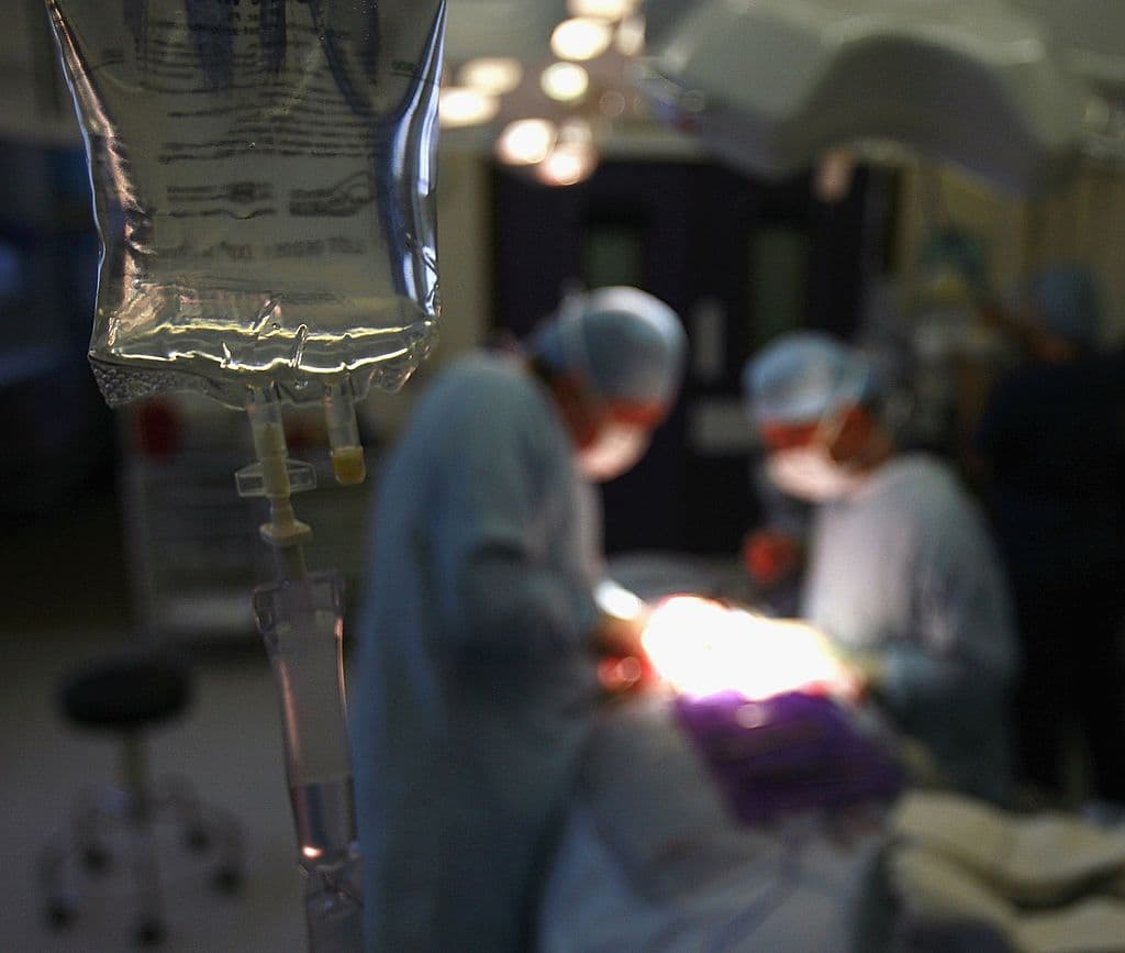 Médicos causan incendio en quirófano que acaba con la vida de una paciente en Rumanía