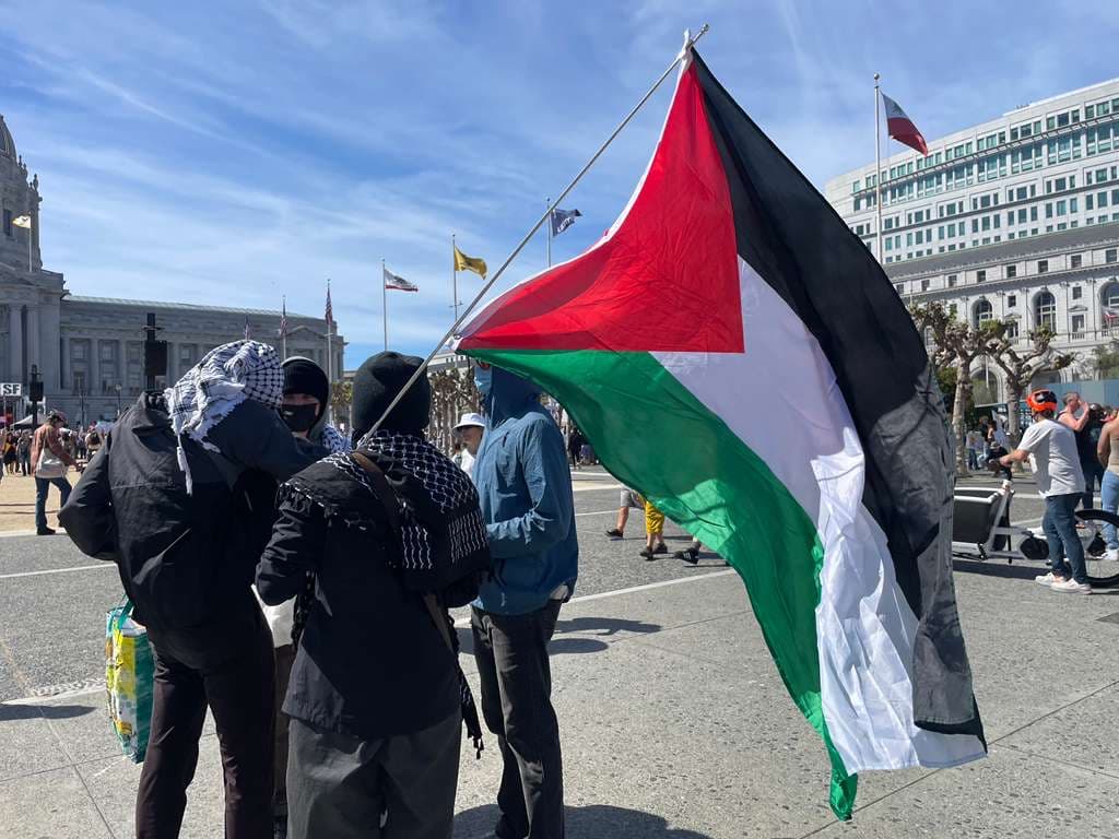 Indicó que, al momento de la entrevista, aún no había una hora y lugar confirmados para la convocatoria del 1 de mayo en San Francisco.