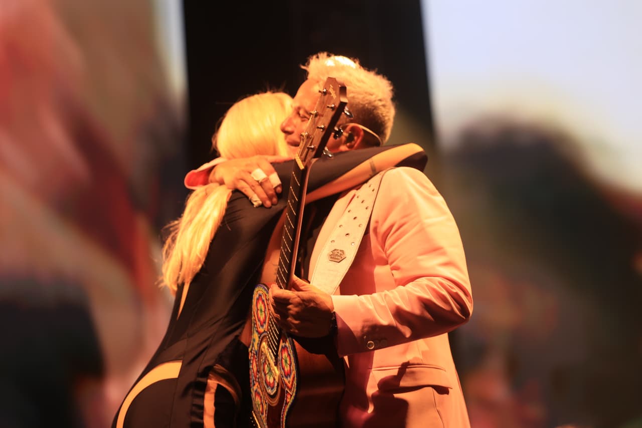 Elena Rose subió al escenario junto a Alejandro Sanz durante su esperado concierto. 