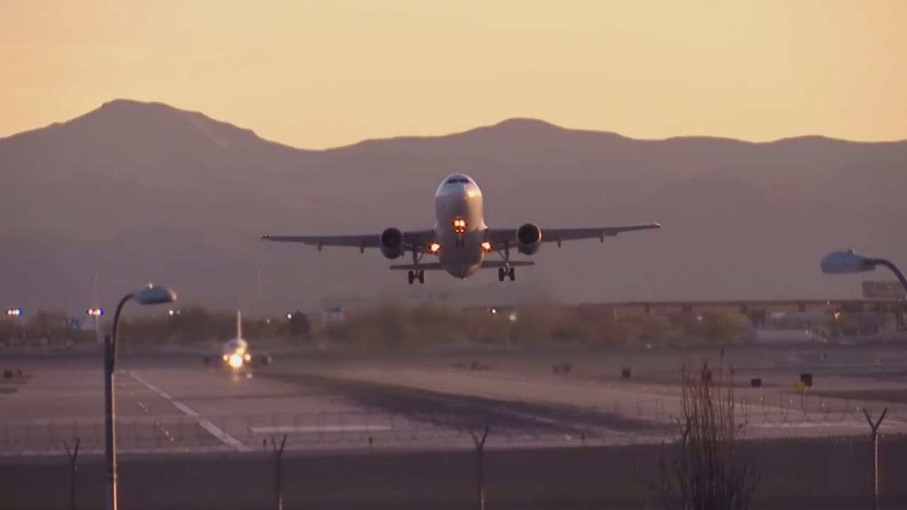 Las aerolíneas se adaptan al covid-19 con controles de salud y más espacio a bordo