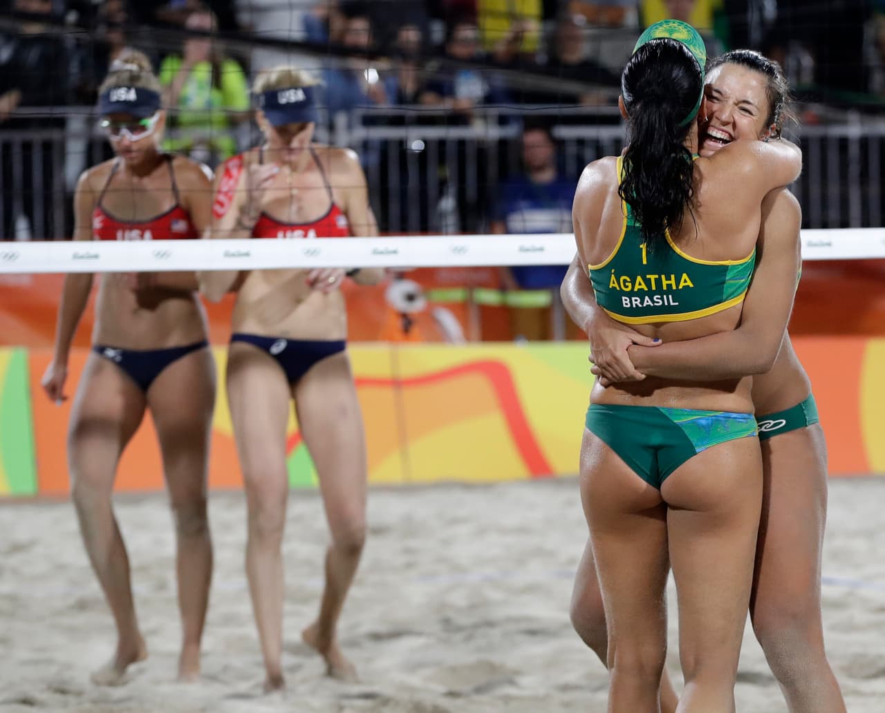 Brasil logró un histórico pase a la final del voleibol de playa en la rama femenil por la histórica victoria de Ágatha y Bárbara sobre la mítica Kerri Walsh-Jennings y April Ross.
