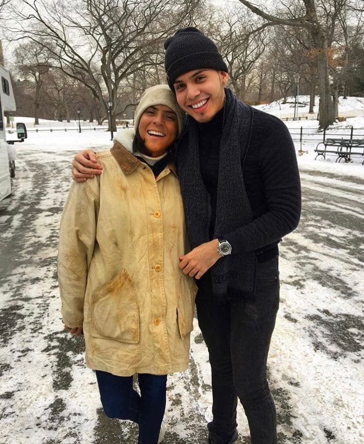 No hay frío que pueda con el entusiasmo de Francisca, ella ya está muy activa y ansiosa de grabar sus escenas.