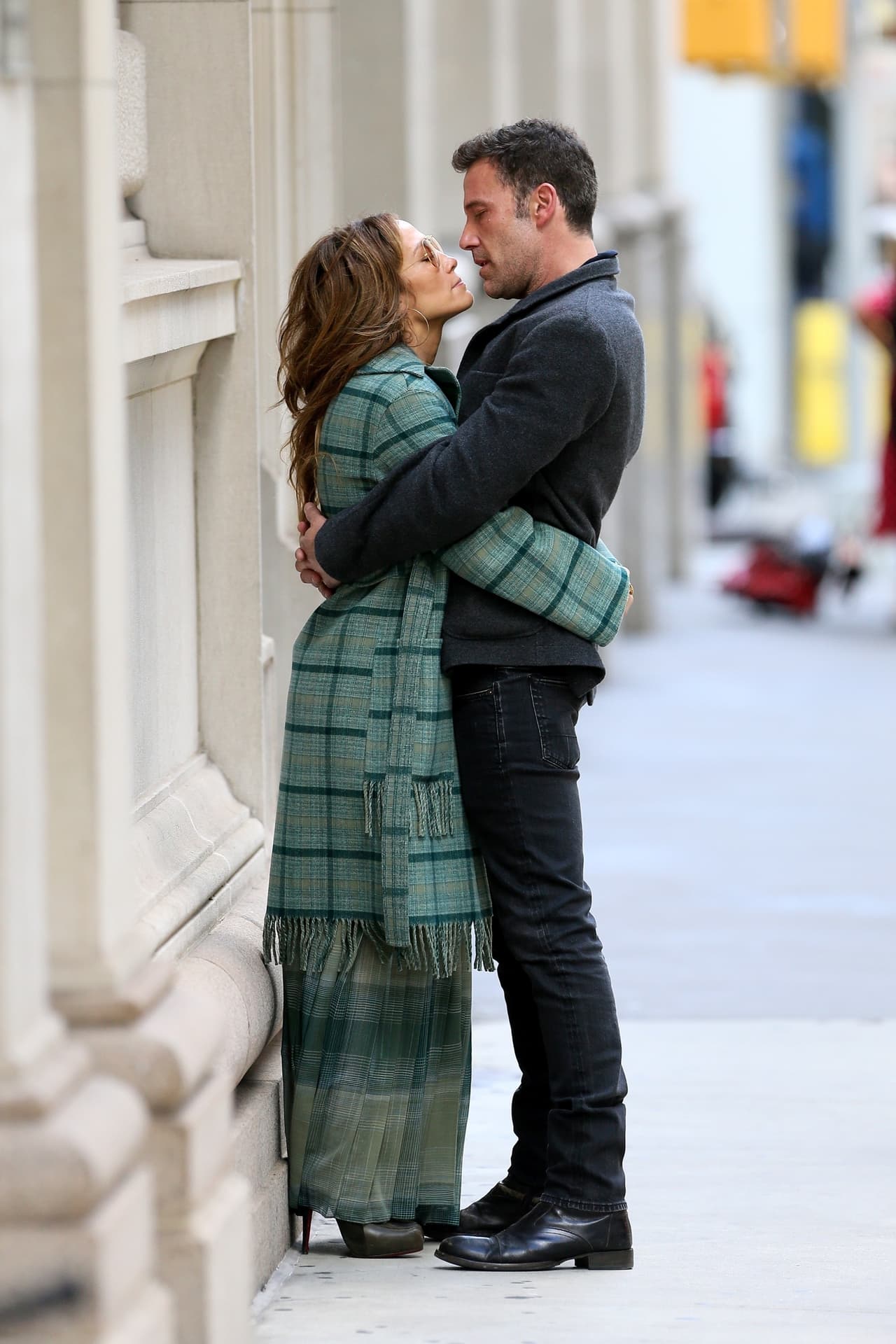 Fue su presentación ante los medios en esta segunda fase del 
<b><a href="https://www.univision.com/famosos/interactivo-todos-los-amores-de-jennifer-lopez-a-lo-largo-de-34-anos" target="_blank">romance que dejaron inconcluso</a></b> en enero de 2004. 
<br>