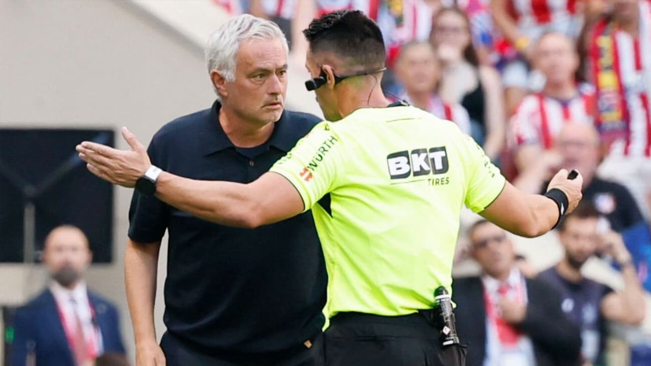 Árbitro del derbi de Madrid será suspendido tras polémico arbitraje