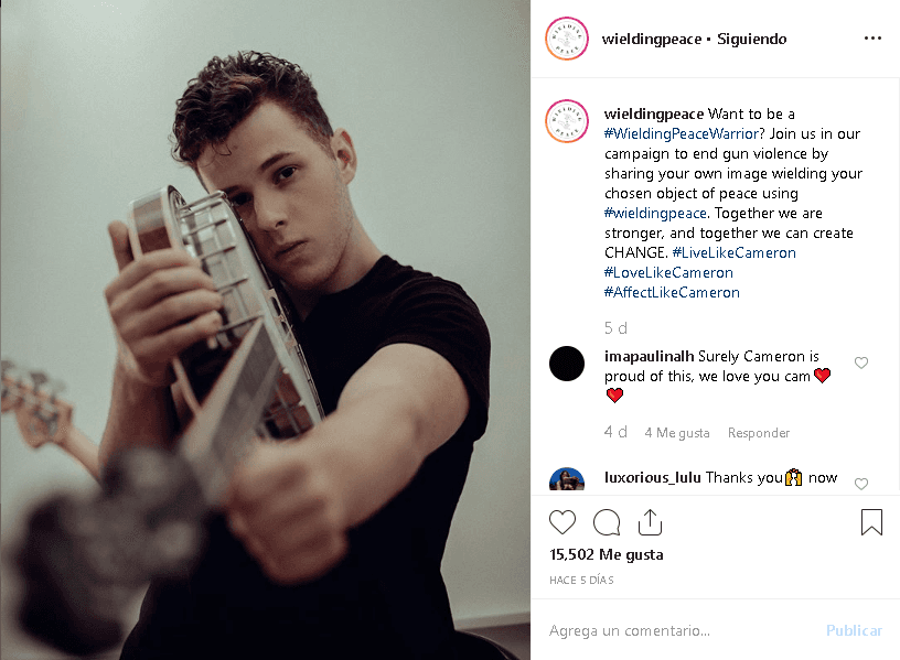 También participan Nathaniel Potvin, estrella de la serie 
<b><a href="https://www.youtube.com/watch?v=YpAC9IkK8yg" target="_blank">'Five points'</a></b>, y Nolan Gould (foto), de la serie 
<b><a href="https://www.youtube.com/watch?v=X0lRjbrH-L8" target="_blank">'Modern family'</a></b>, quien 
<b><a href="https://www.instagram.com/p/B1yz1rHF41b/" target="_blank">aparece en la campaña </a></b>con una guitarra eléctrica como 'arma'.