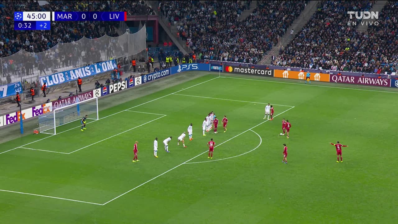 ¡GOL!  anota para Liverpool. Dominik Szoboszlai