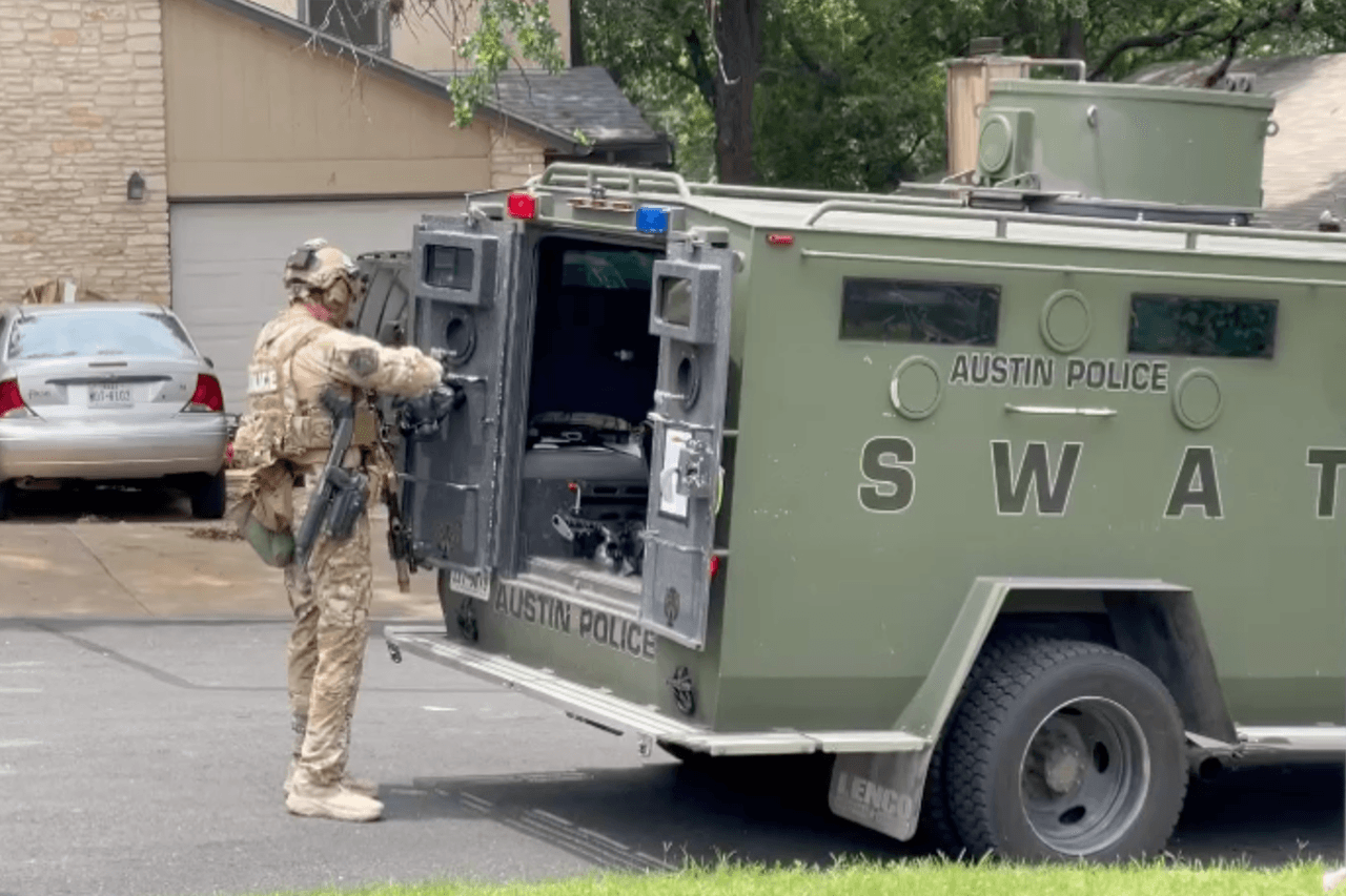 Arrestan a sospechoso de incidente que involucró al equipo SWAT de Austin 