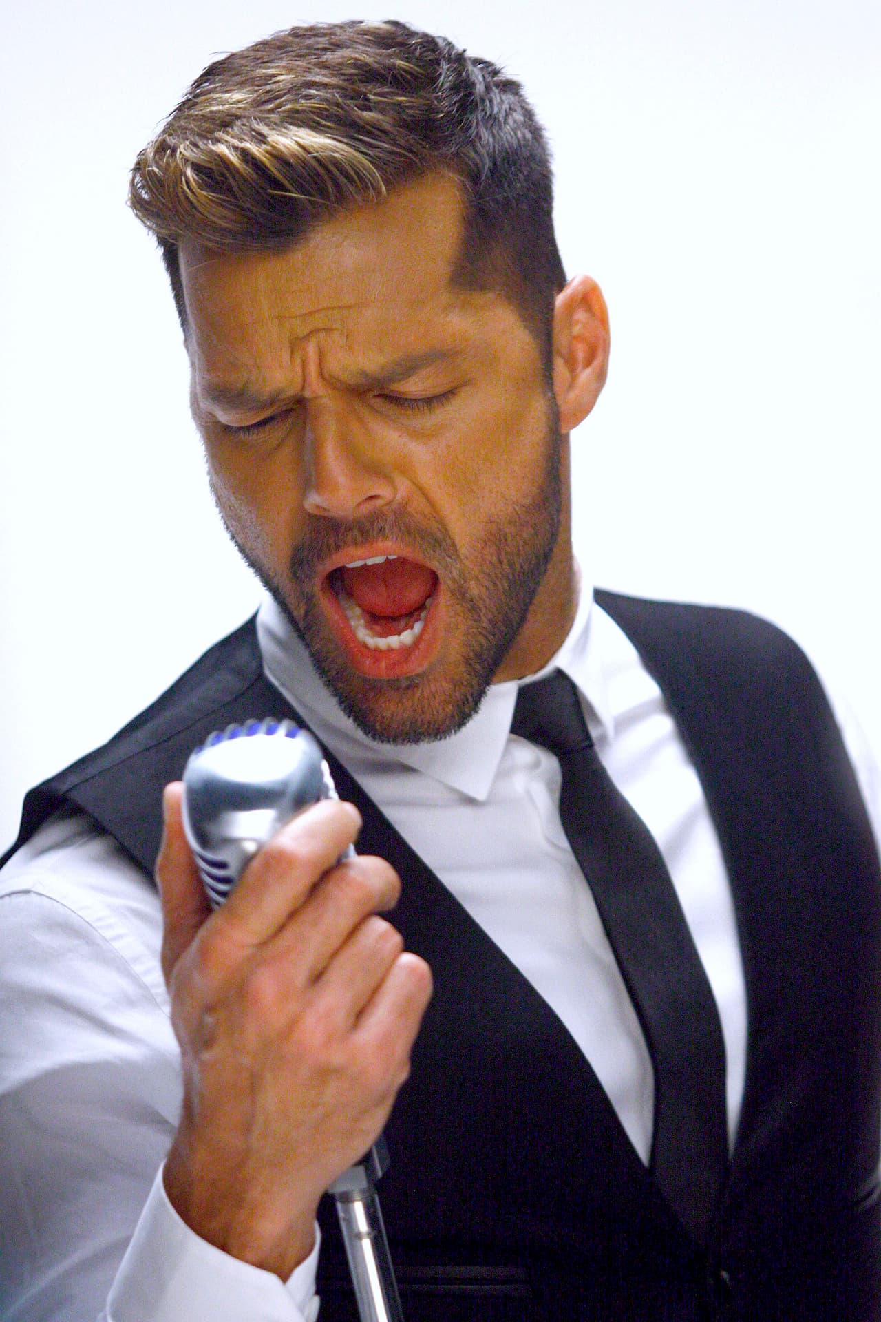Con la canción "María", 
<b>Ricky Martin</b> se puso en la mira de todo el mundo. En el video estaba estrenando su nuevo corte de cabello, alejado de la melena larga que lo había caracterizado.