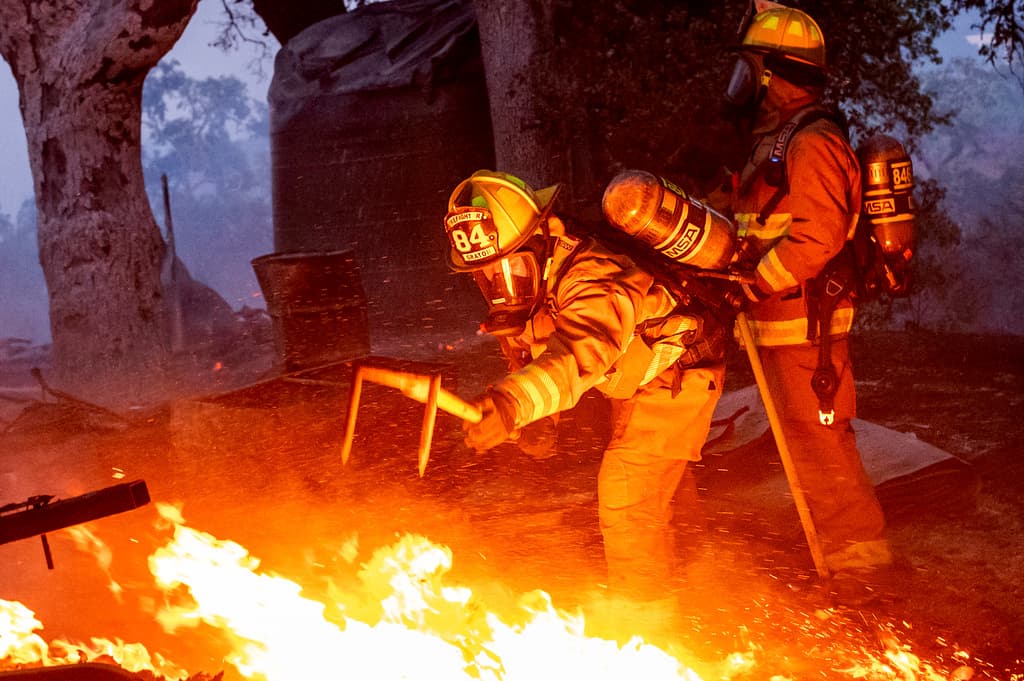 Varios incendios forestales continúan azotando California, el más grande de ellos es el incendio Point en el condado de Sonoma, que ha arrasado con 1,100 acres y tiene una contención del 20%.