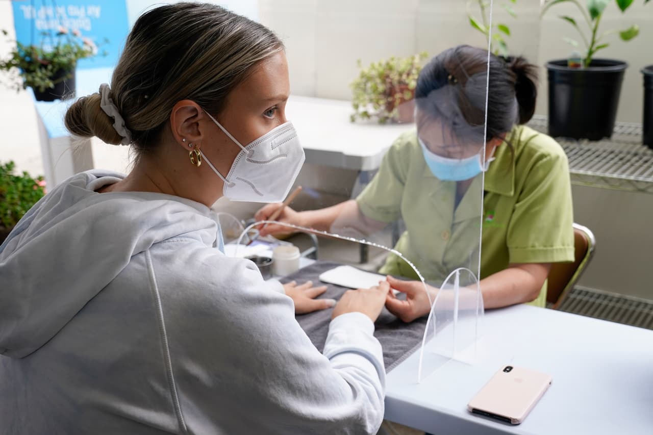 Coronavirus: Salones de uñas y centros comerciales podrán reabrir de modo escalonado en Los Ángeles
