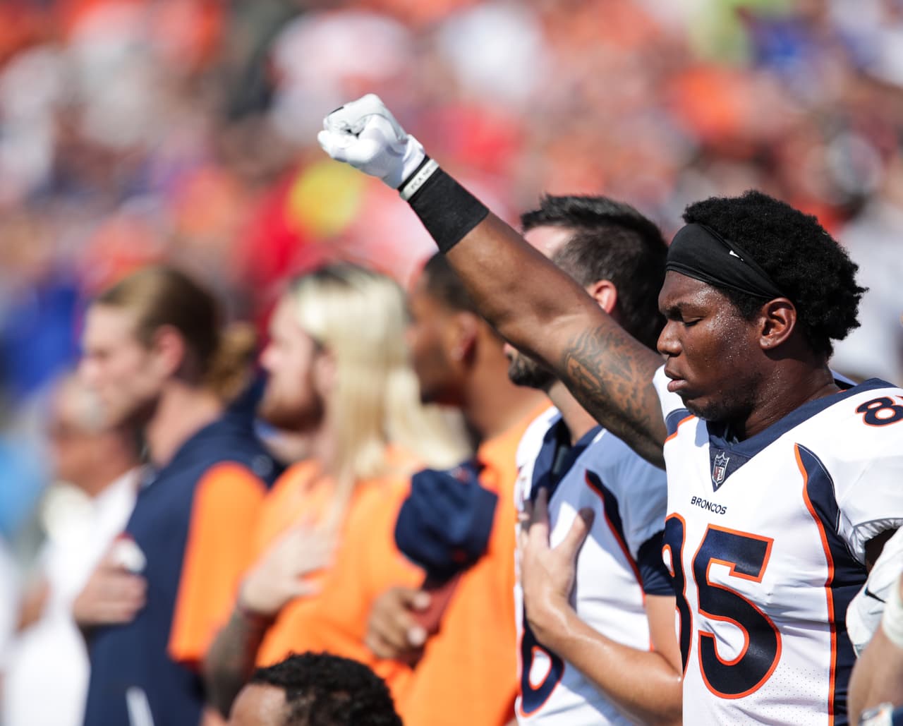 Por su parte, Virgil Green (Broncos) fue el protagonista de una emotiva respuesta durante el himno.