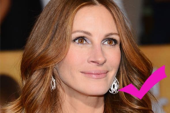 Julia luce mucho mejor que la ex conejita, se nota que la actriz no abusó de la fiesta. Más videos de Chismes aquí.