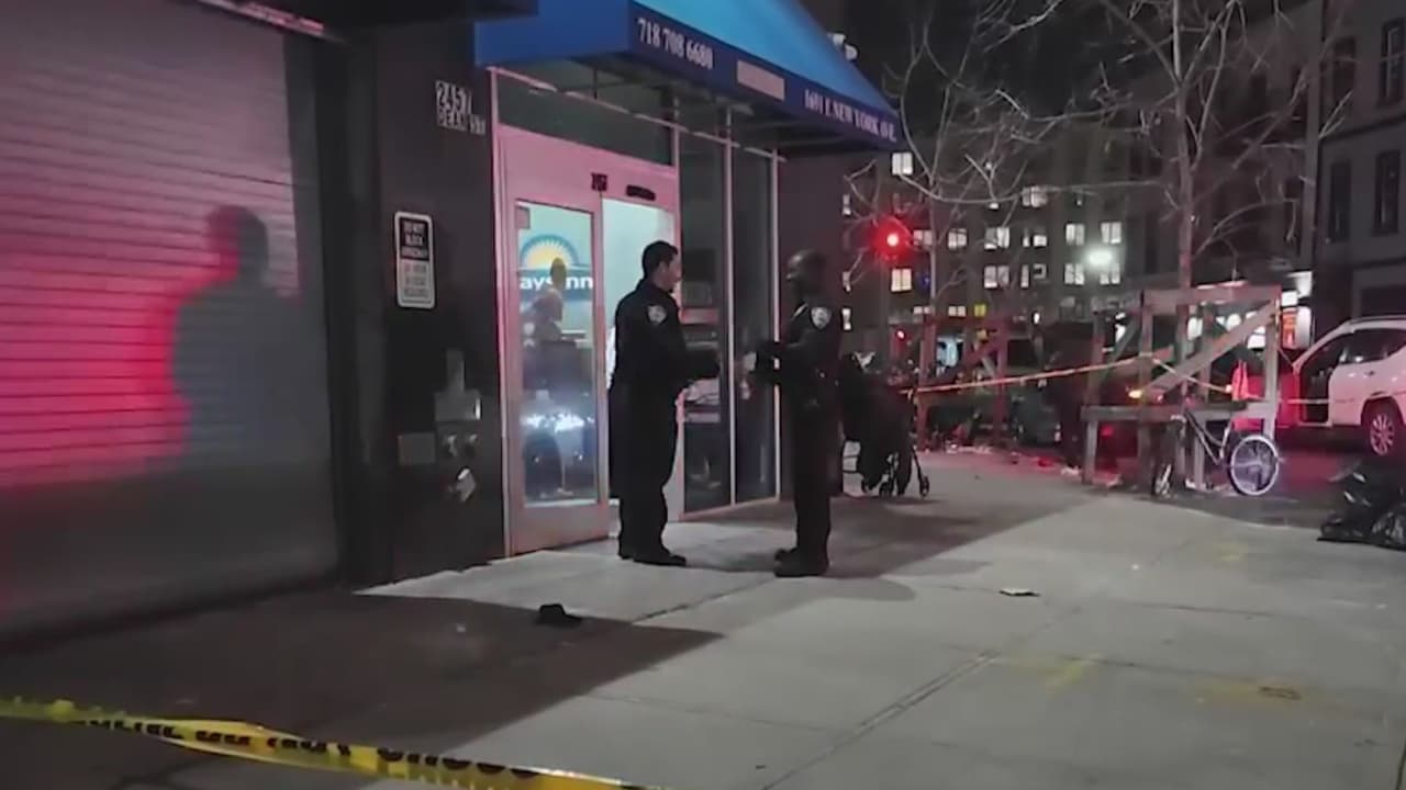 Buscan a hombre sospechoso de matar a empleado de un refugio en Brooklyn: lo apuñaló en el cuello y estómago