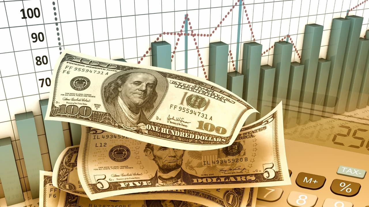 <b>Invertir y ahorrar en distintos bancos.</b> Indicó que es importante considerar la oportunidad de invertir y de diversificar las inversiones. Esto vale también para el efectivo. Así, si un banco enfrenta problemas y se tienen los fondos diversificados, tendrás liquidez para cumplir con tus compromisos.
<br>