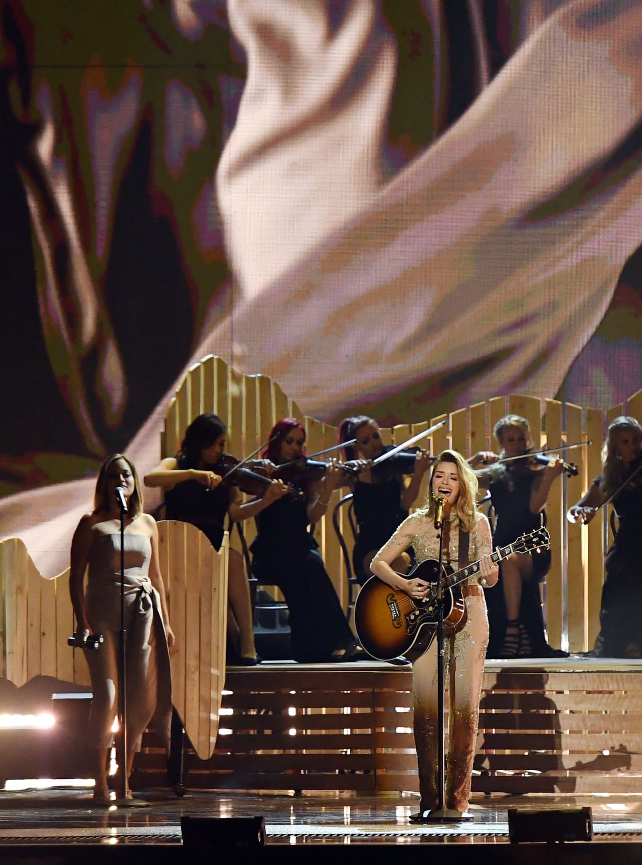 Kany García, nominada esa noche en varias categorías, interpretó el tema 'Para siempre'.