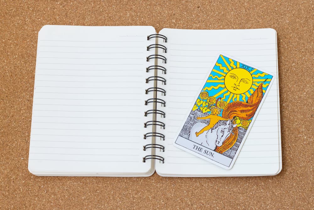 Tendrás estabilidad económica pero también será importante que aproveches esta solvencia para poder apoyar a aquellas personas que no disfruten de tu misma suerte.