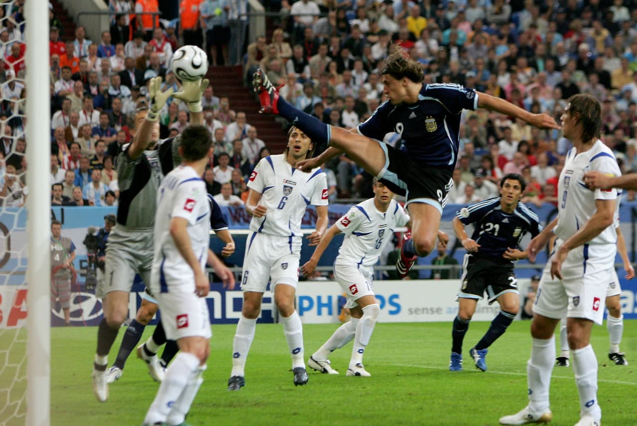 Tras perder su primer duelo contra la Holande del joven Arjen Robben, 
<b>a Serbia y Montenegro le tocó sufrir contra la Argentina de Hernán Crespo.</b>