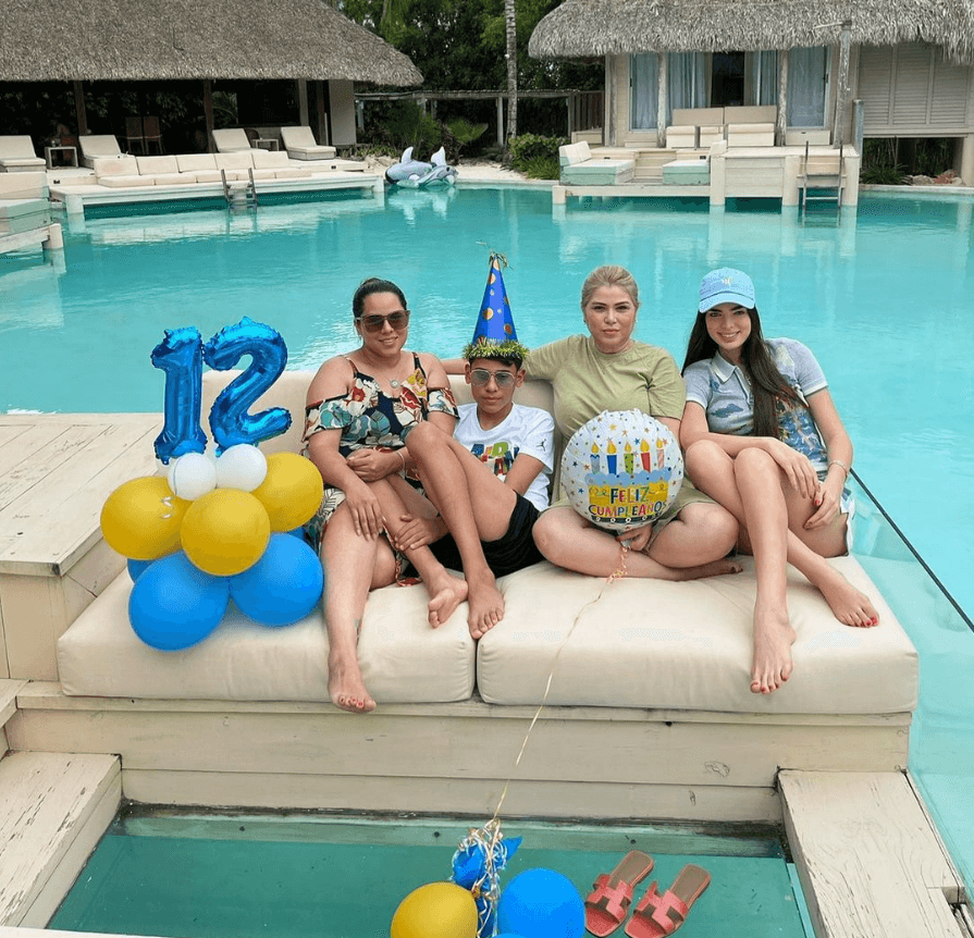 Nadia Ferreira con su mamá, hermana y sobrino