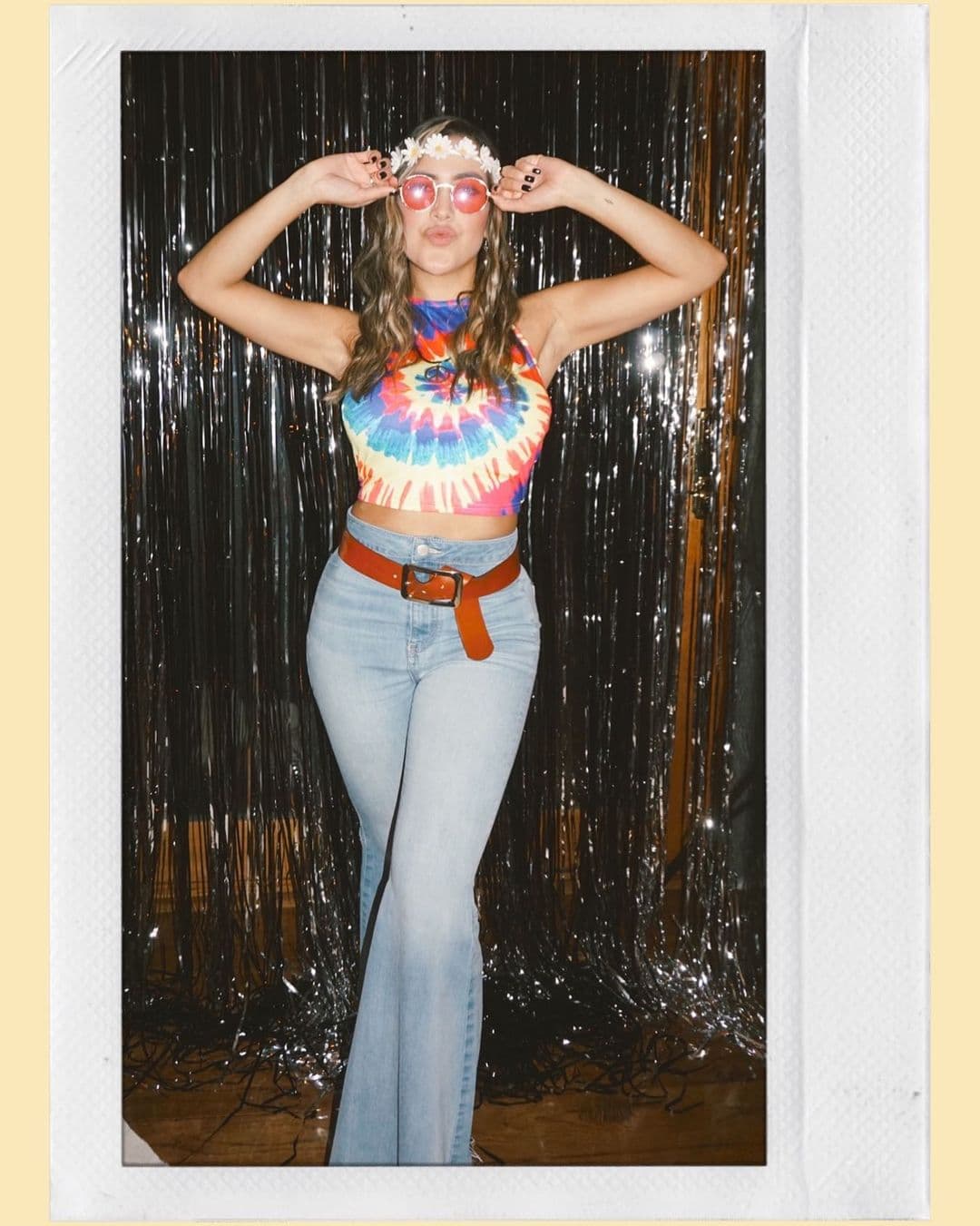 Jessi Rodríguez apareció en Instagram luciendo al estilo de los setentas. Con esto prueba que hasta disfrazada está a la moda.