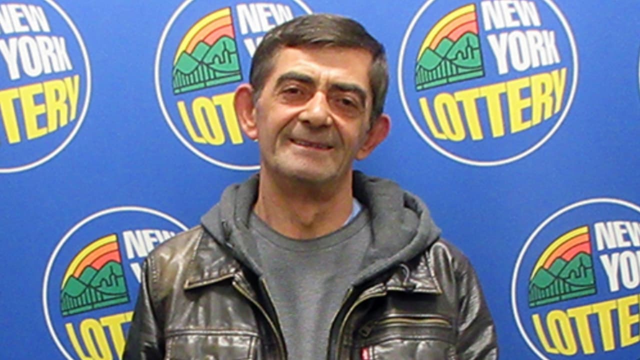 Residente de El Bronx reclama premio de $1,000,000 de juego de raspadito