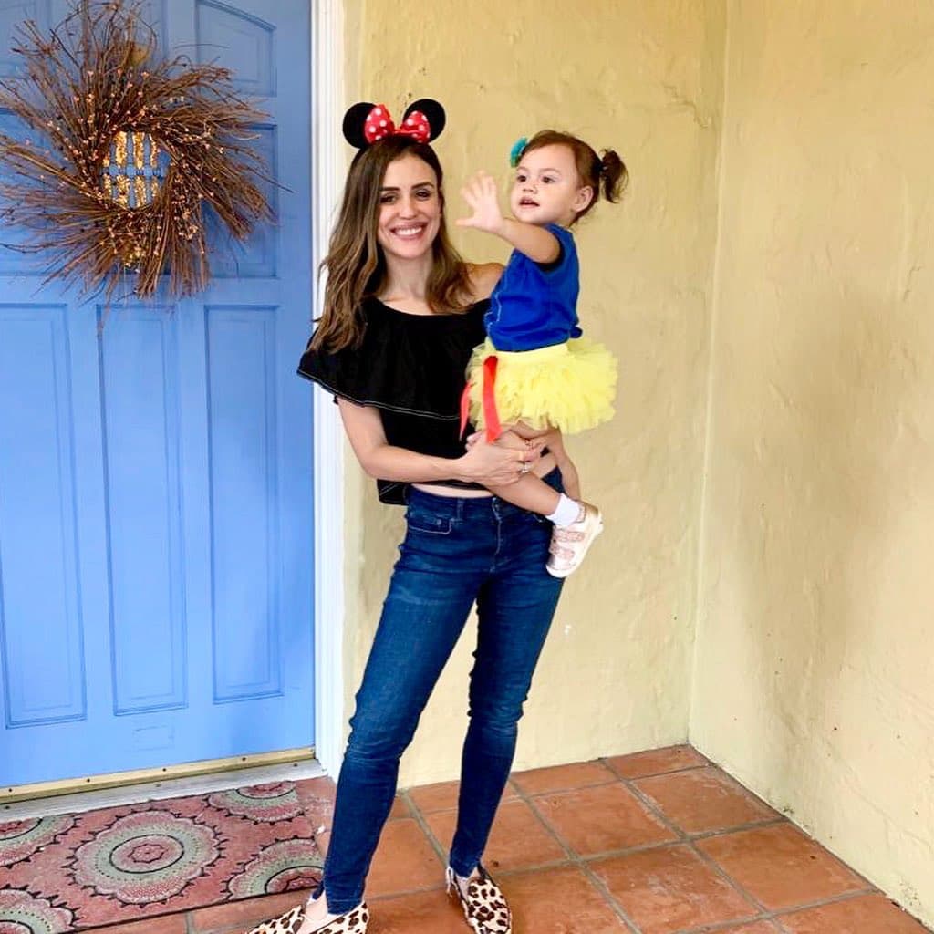 Carolina Sarassa no podía dejar pasar desapercibida esta fecha, pues le encanta jugar con su pequeña Chloé a imitar a sus personajes favoritos.