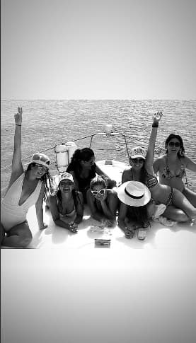 Maity viajó acompañada de algunas amigas, con quienes está celebrando una despedida de soltera.