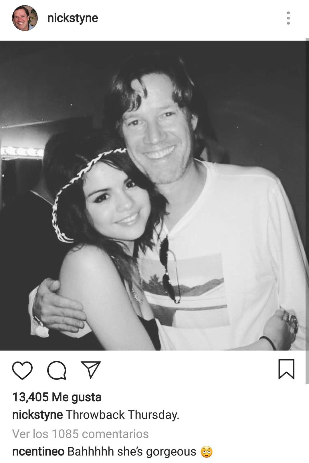 El pasado 29 de noviembre 
<b>Nick Styne</b>, quien fuera mánager de la estrella de Disney, compartió una foto en su cuenta de Instagram donde aparece con Selena. Noah comentó la fotografía, mensaje que causó revuelo entre sus seguidores: "Ella es hermosa".
<br>
<br>