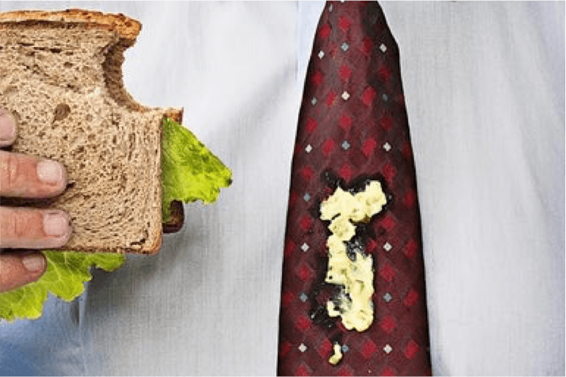 4. Corbata con salsa: Hijo que encuentre a su padre con una corbata chorreada sabrá de inmediato que el mejor regalo para él será otra corbata.