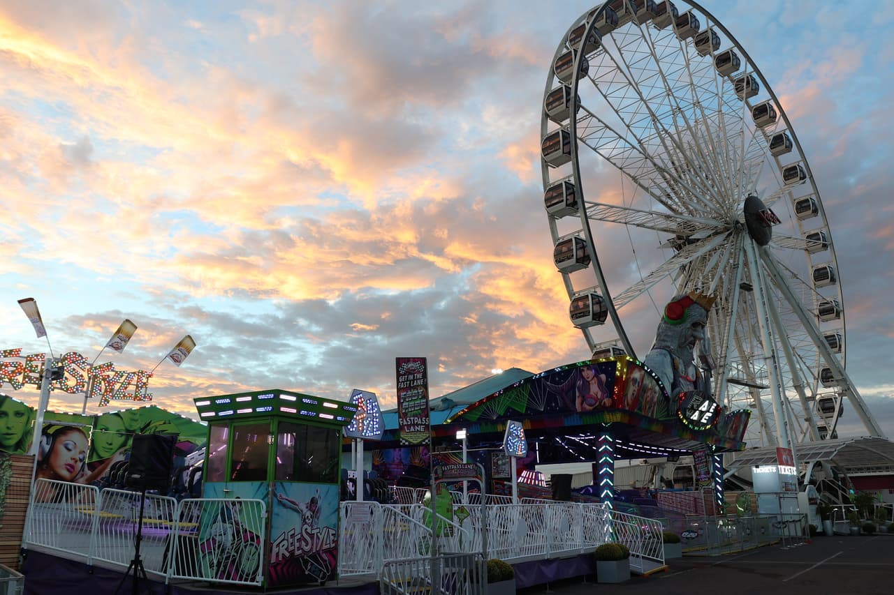 También puedes 
<b>adquirir tus boletos para el estacionamiento</b>; los precios van de $30 el estacionamiento VIP, $12 para el lote norte del Coliseo y $8 para el lote oeste de la feria.