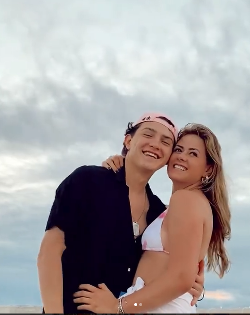 En sus años de noviazgo, la menor de las hijas del ex presidente de la República Mexicana, ha mostrado momentos en los que aparecen juntos en viajes y hasta fiestas familiares.