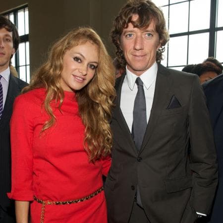 En marzo de 2012, Colate anunció en la revista 
<b><a href="https://mx.hola.com/famosos/2012122062493/nicolas-vallejo-nagera-entrevista-cnn/?viewas=amp">¡Hola!</a></b> que se separaba de la intérprete.
<br>