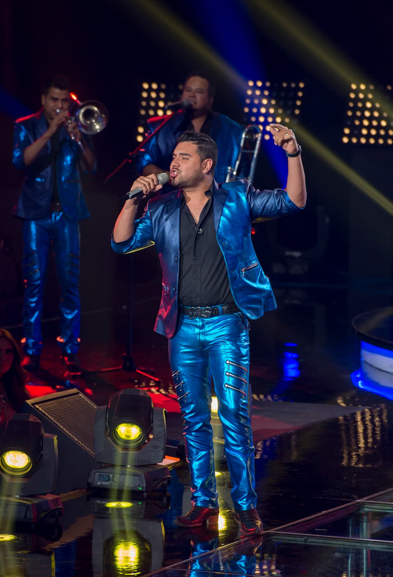 Después de 10 semanas de duro trabajo, la familia Barraza se corona como ganadora de Me Pongo de Pie, Paty Cantú y los Cervantes obtuvieron el segundo lugar, y Río Roma y los García el tercero, aunque estos últimos no quedaron conformes. Entre los invitados especiales estuvieron la Banda MS y La Arrolladora Banda El Limón.