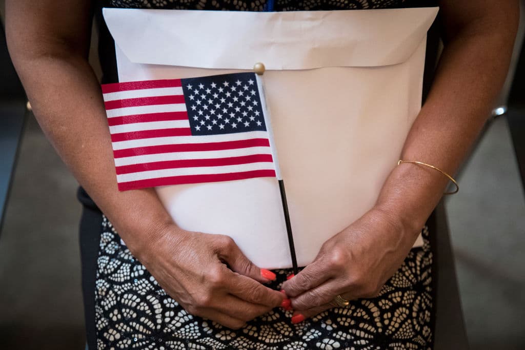 Inmigrantes preocupados por entrada en vigencia de la regla de carga pública