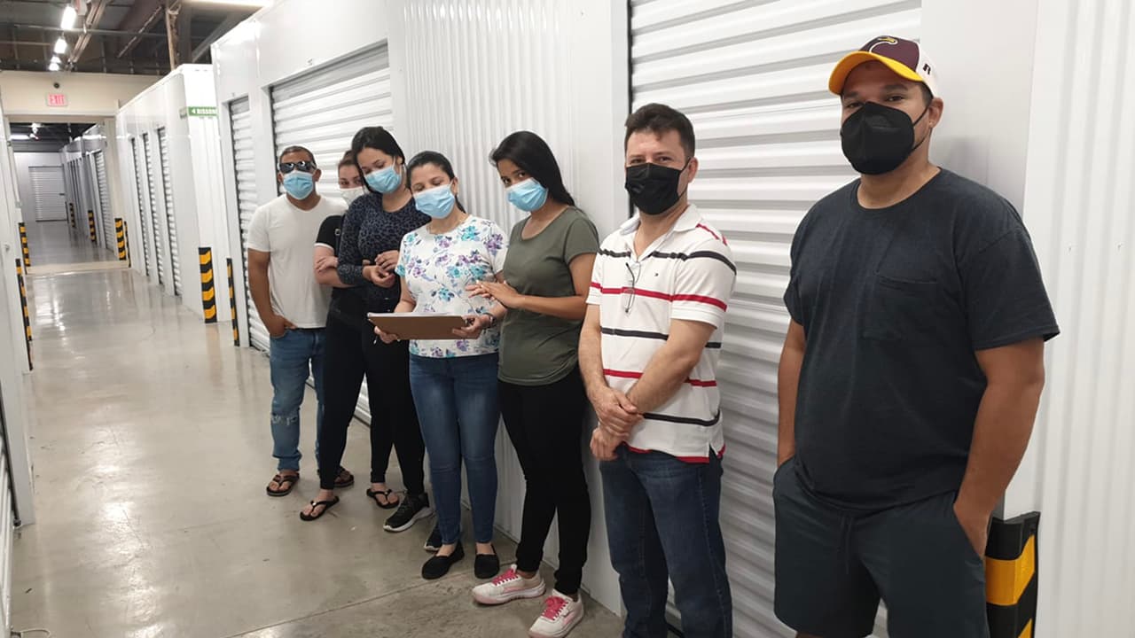 “Actualmente están llegando sin nada, sin ropa, y sin dinero, aunque antes si venían con algo de dinero”, comentó Diana Mendt, coordinadora de Acción Social Venezuela en Houston.