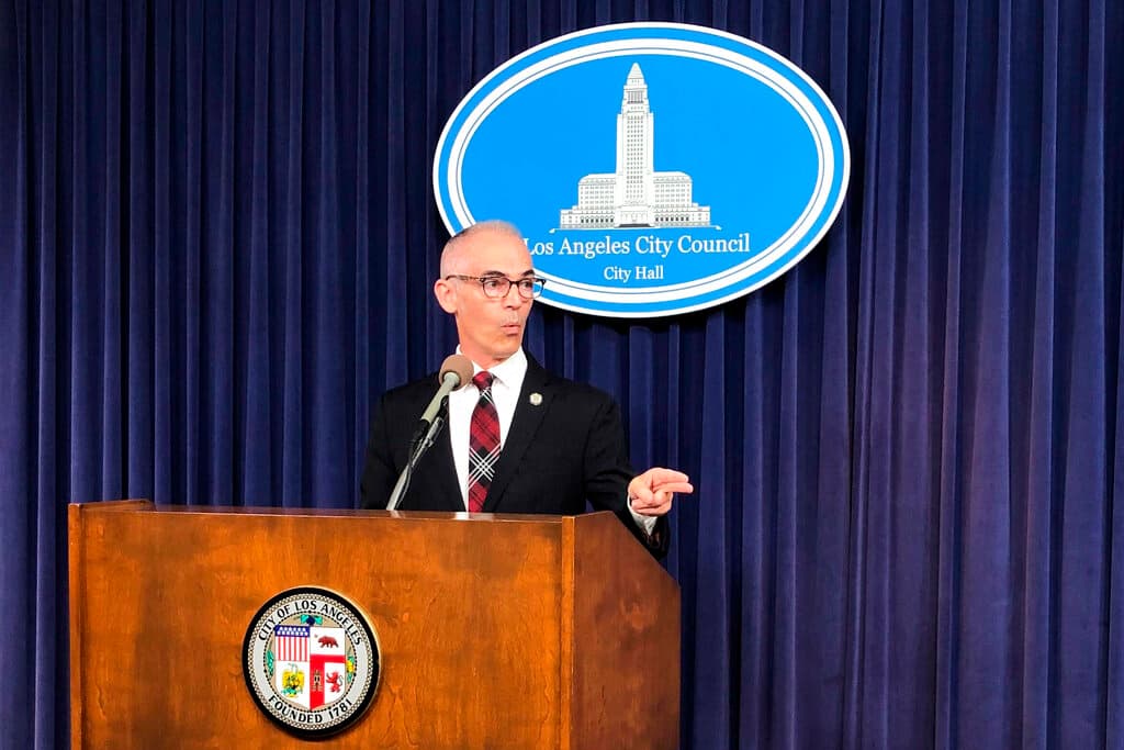 En un comunicado, O'Farrell también dijo que comenzará a explorar la posibilidad de una elección especial para ocupar el puesto de Martínez. El mandato de Martínez expiraba a fines de 2024.