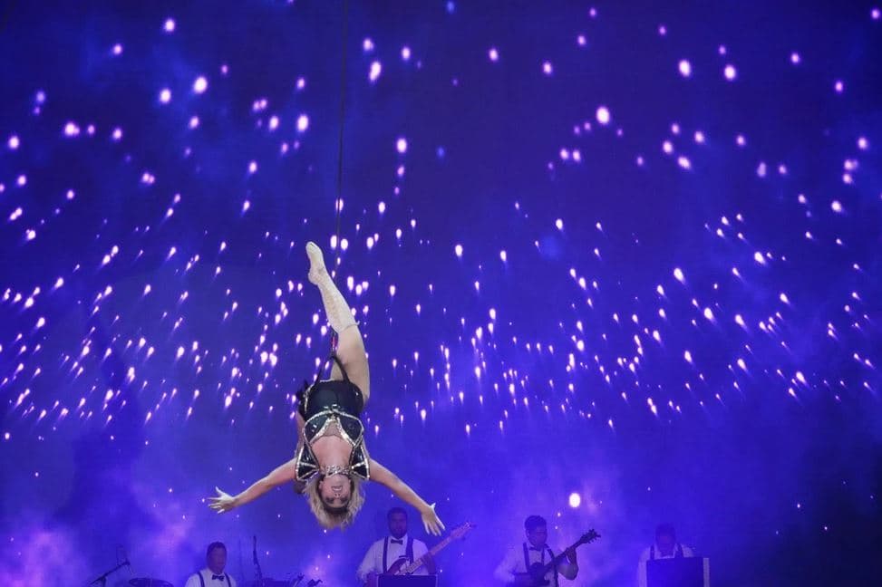 <b>Camila Palma</b>. Camila Palma, la trapecista del swing recién llegada de Chile, vuela a más de 25 pies de altura sin una red de seguridad y casi alcanzan la parte superior de la carpa del circo. De seguro, te mantendrá al borde de tu asiento.