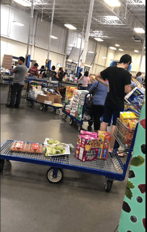 El hecho de que algunos almacenes estén vacíos no significa que haya escasez, las tiendas se están reabasteciendo diariamente. 
<br>