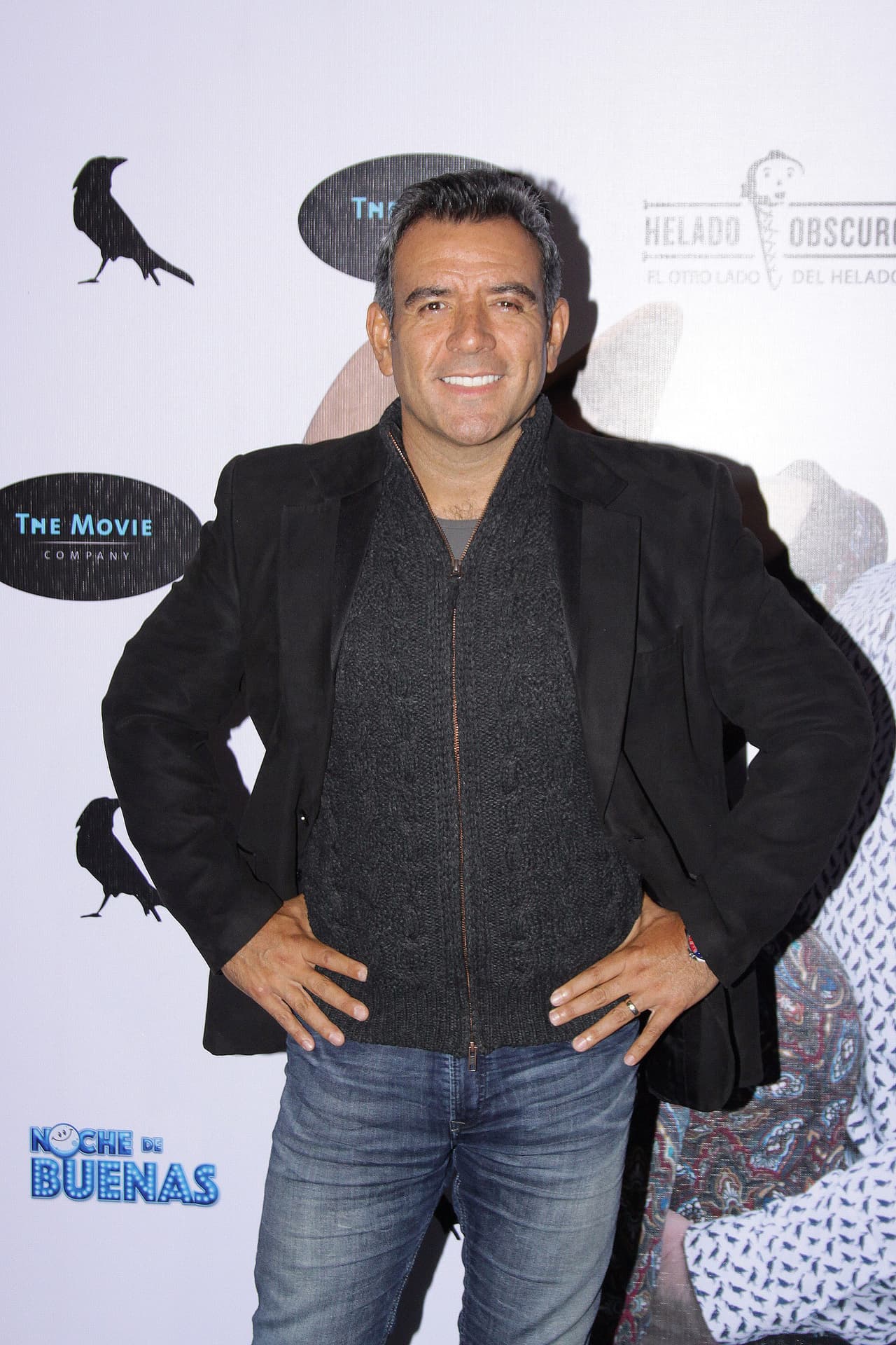 Esta primera temporada cuenta con la participación de distintas estrellas como
<b>Héctor Sandarti</b>, quien en esta ocasión interpreta a Carlos, un abogado.
<br>