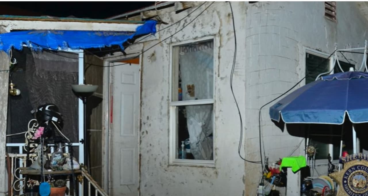 Un miembro de la familia habló para solicitar su ayuda porque su tío les disparó dentro de la casa. La señora, sus dos hijos, su madre, padre y hermana menor, todos estaban escondidos.