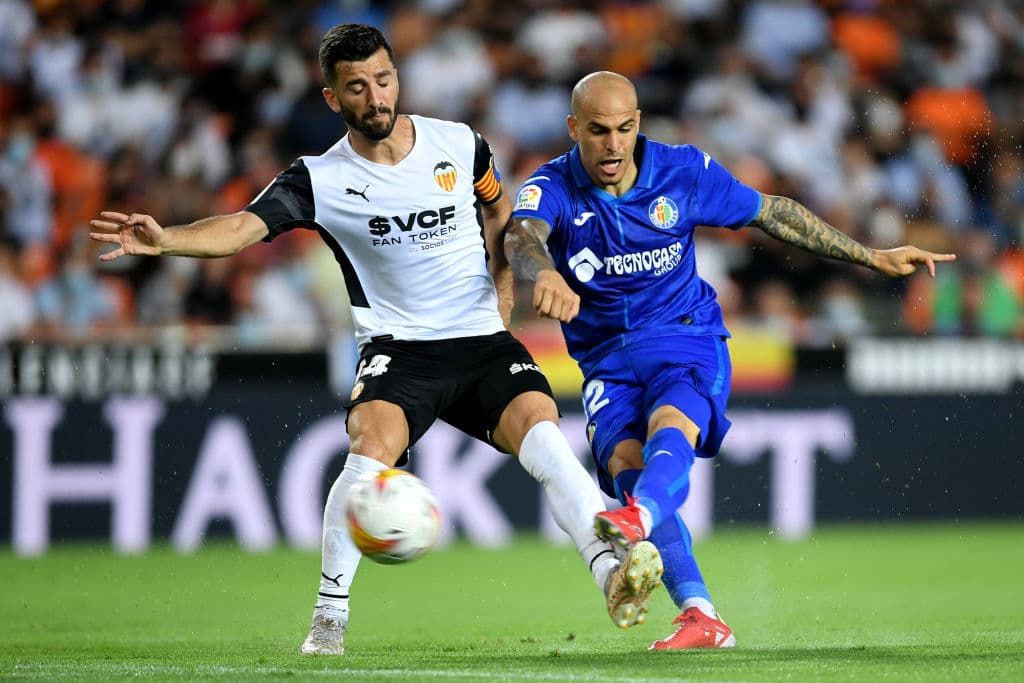 El solitario gol de Carlos Soler desde los once pasos le da la victoria 1-0 a Valencia sobre Getafe.