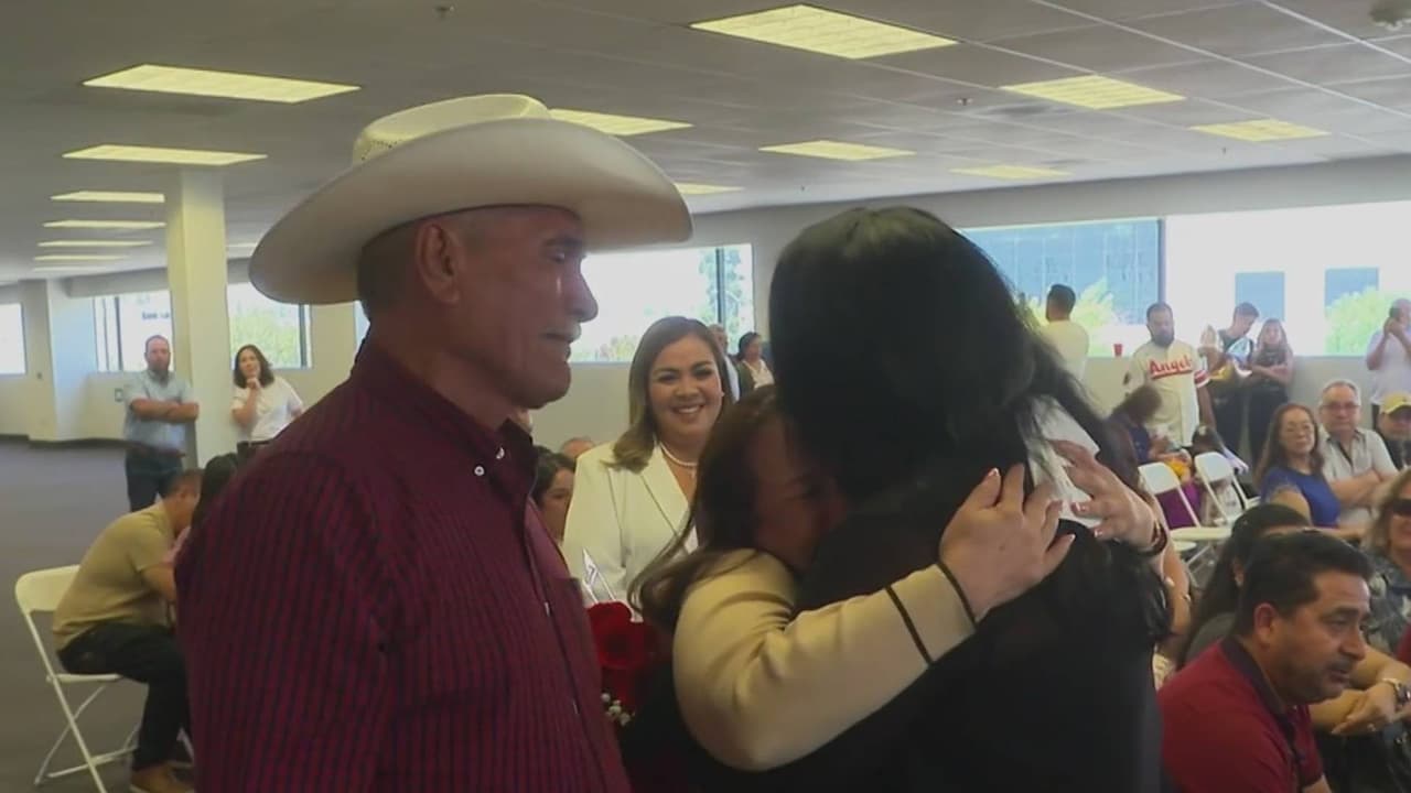 Madres de Jalisco se reencuentran con sus hijos en LA tras décadas de separación