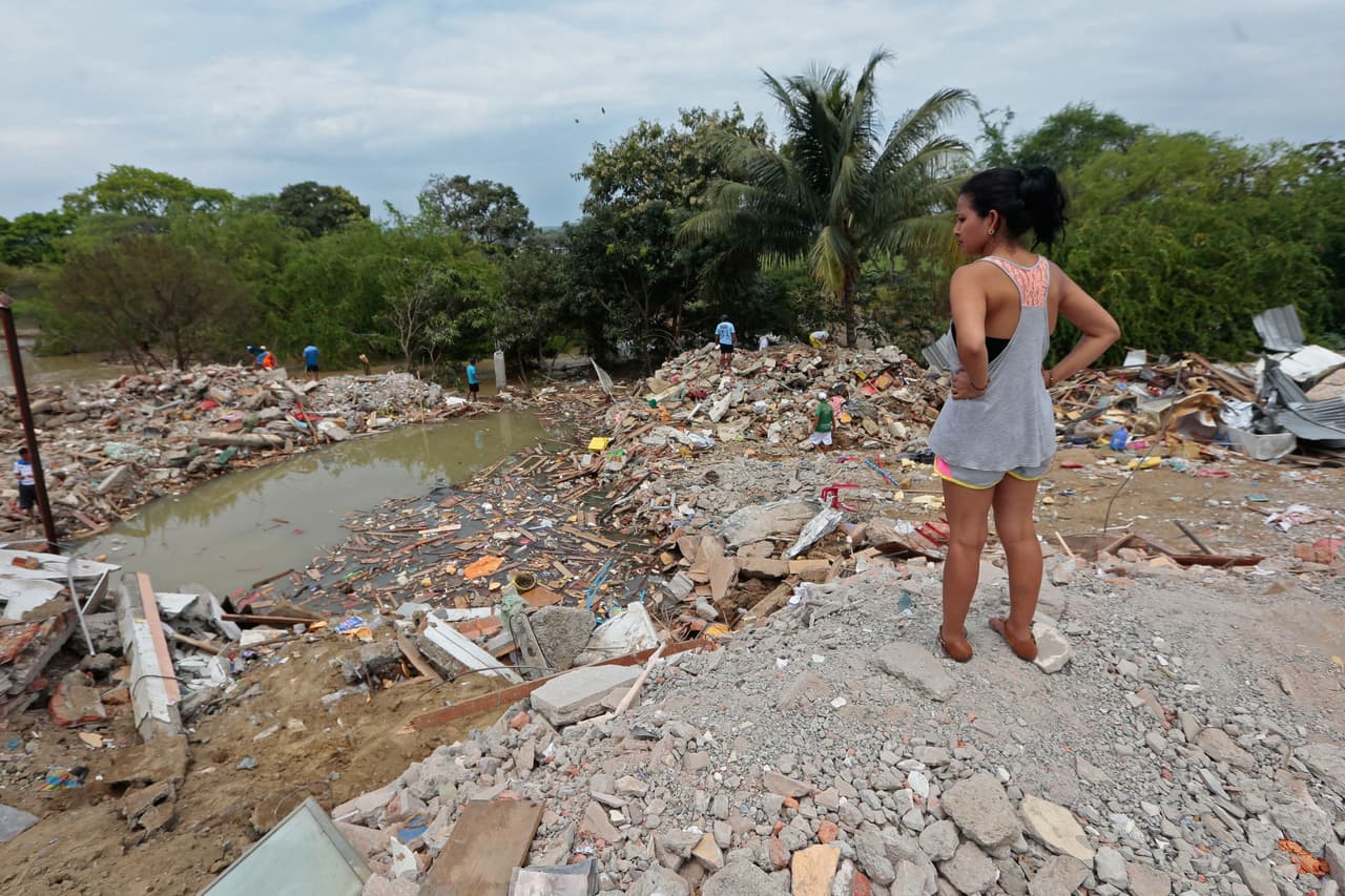 Cifra de muertos por el sismo en Ecuador aumenta a 654 