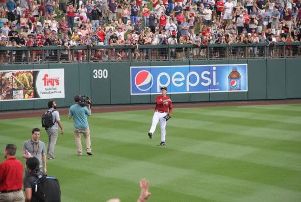 ¡El famoso comediante Will Ferrell se lució jugando con 10 equipos diferentes de la MLB  en cinco partidos del Spring Training en un solo día! Mientras los fans le hacían porras al comediante, éste les hacía bromas desde la cancha. Su hazaña fue grabada para una producción televisiva que será transmitida por HBO a finales de año.