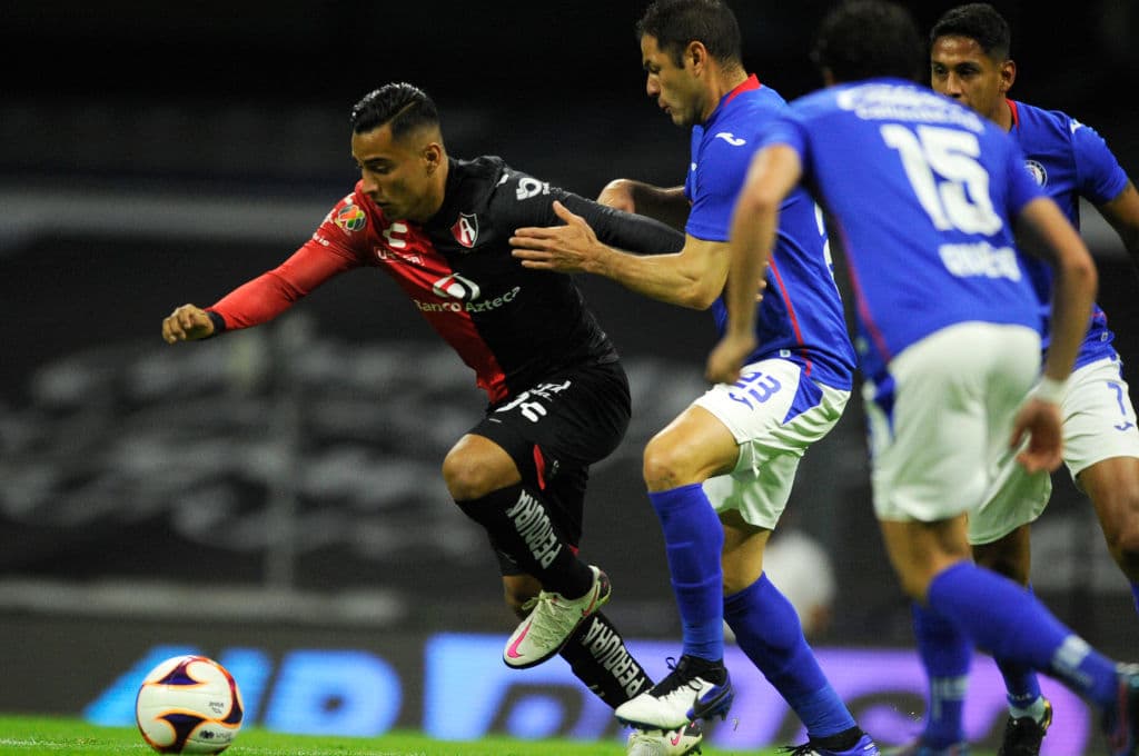 Angulo (9’) abrió el marcador y Santamaría (38’) emparejó los cartones. ‘Cabecita’ Rodríguez (67’, 79’) sentenció el resultado con dos tremendos golazos. Caraglio (90+6’) marcó desde los once pasos para cerrar el marcador 3-2. Cruz Azul y Atlas acumulan 30 y 18 unidades, respectivamente.